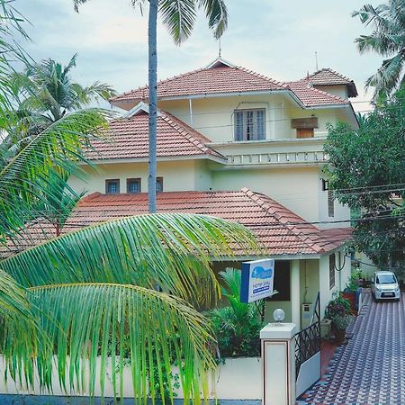 La Exotica Hotel Varkala Exterior photo