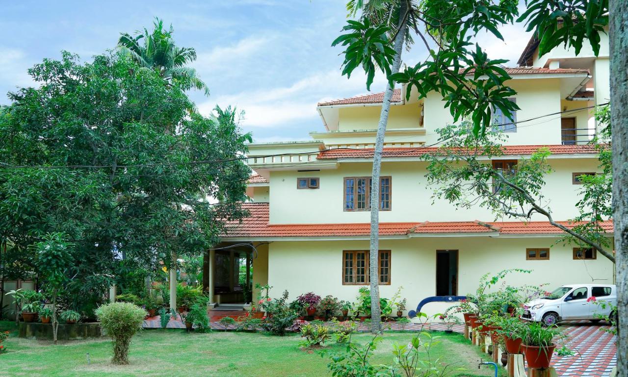 La Exotica Hotel Varkala Exterior photo