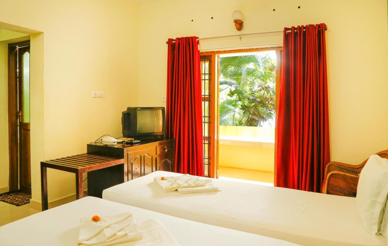 La Exotica Hotel Varkala Exterior photo