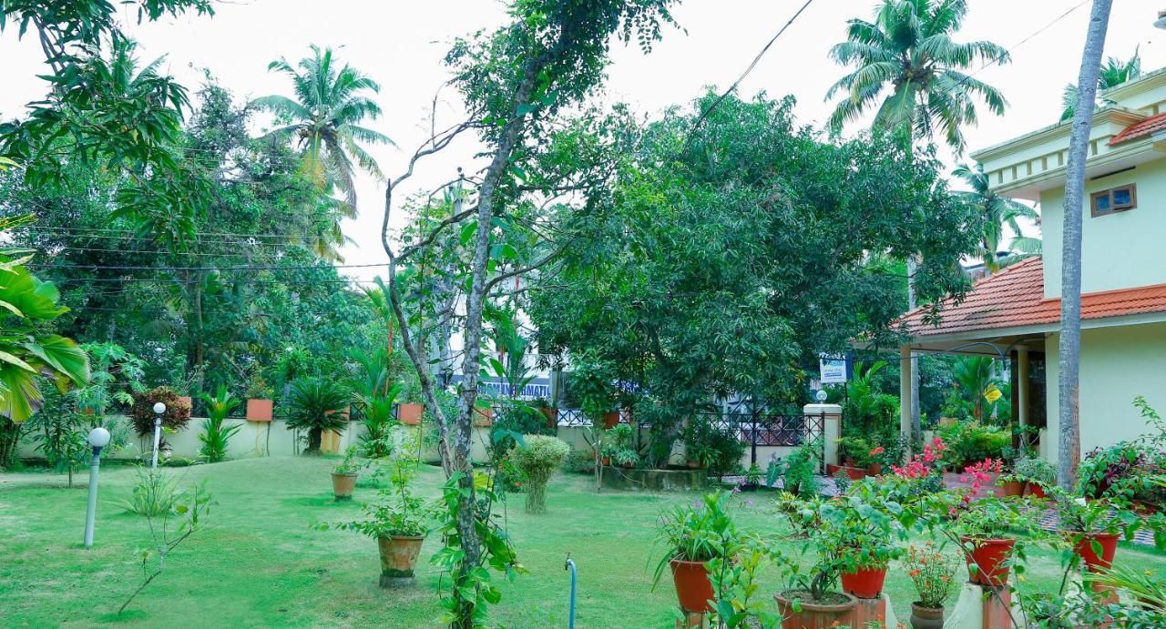 La Exotica Hotel Varkala Exterior photo