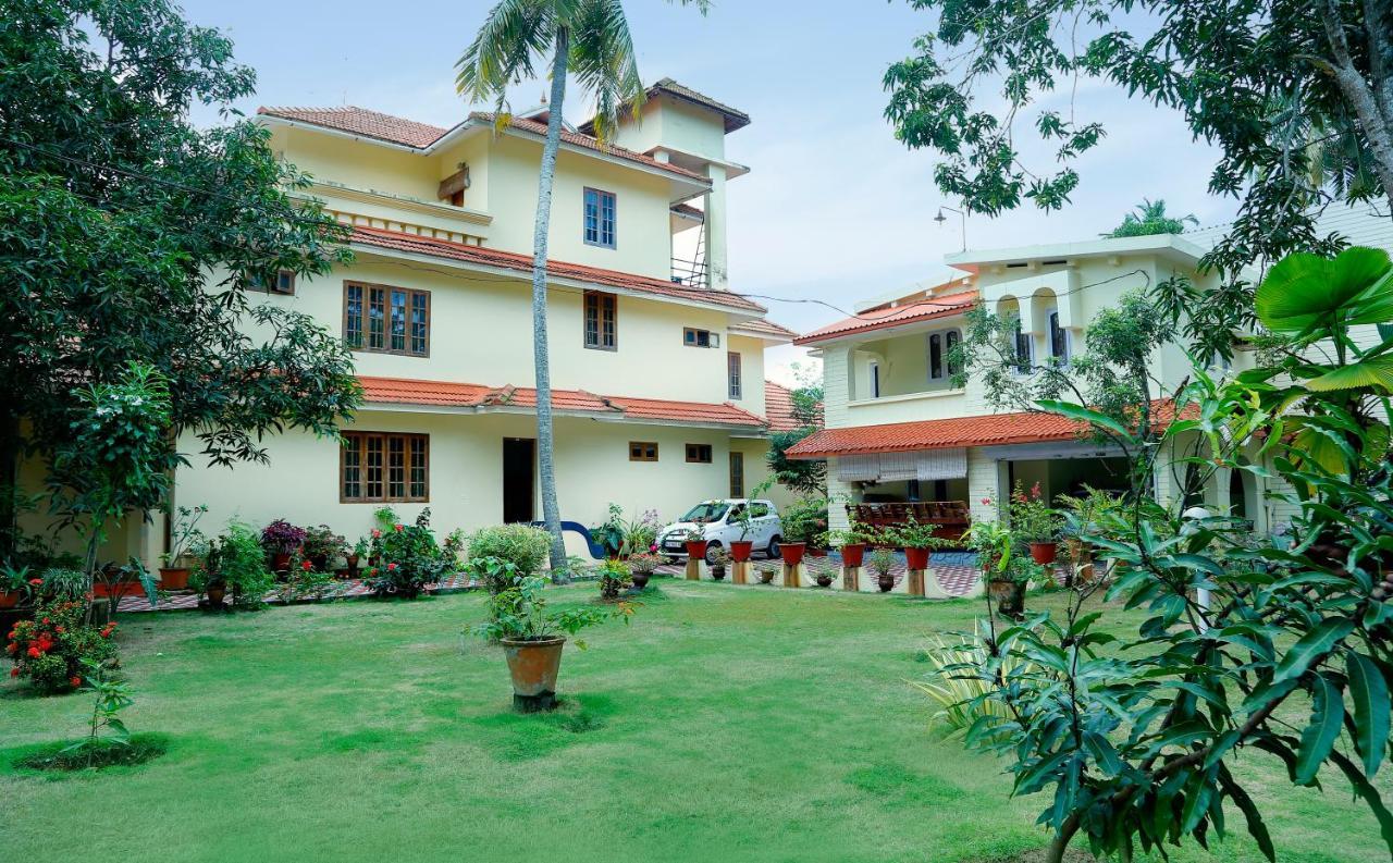 La Exotica Hotel Varkala Exterior photo